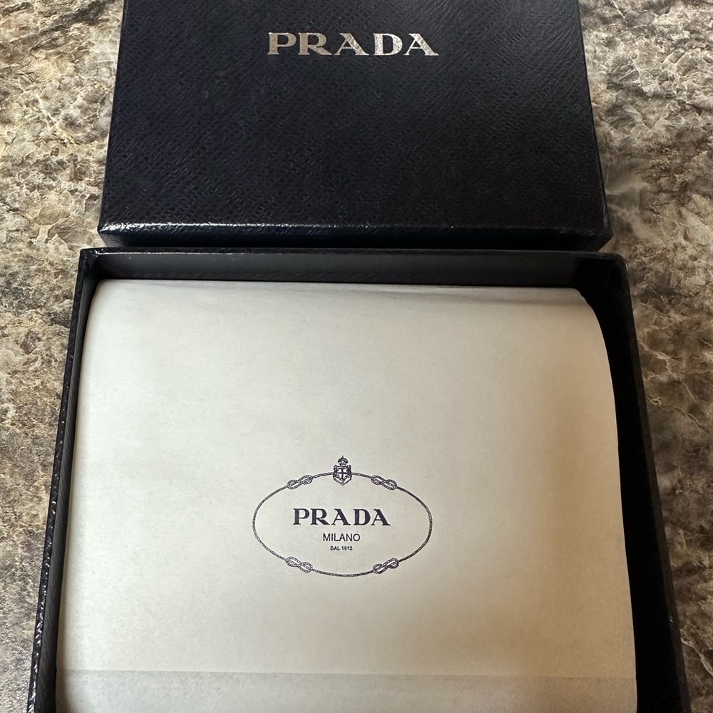 Prada mens saffiano leather bifold wallet